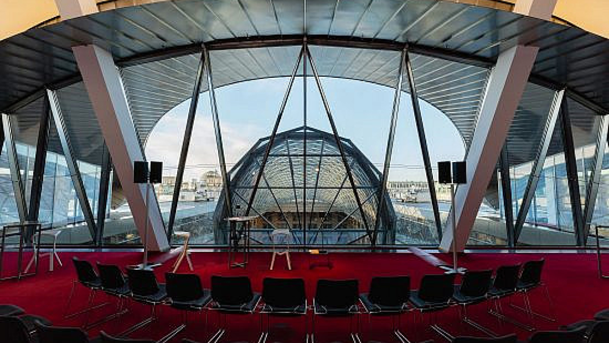 The Sky Lobby and Lounges