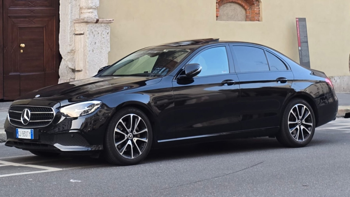 LadyBlackCars