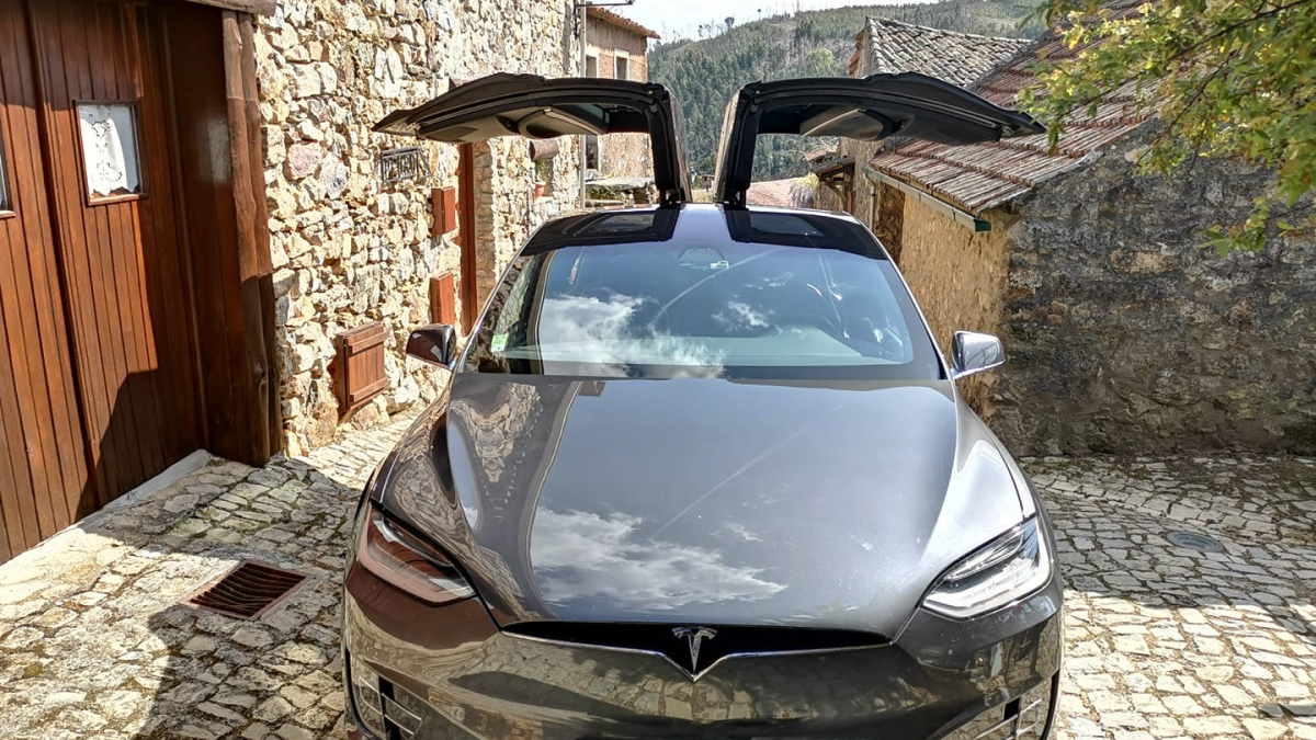 Tesla Portugal Tours