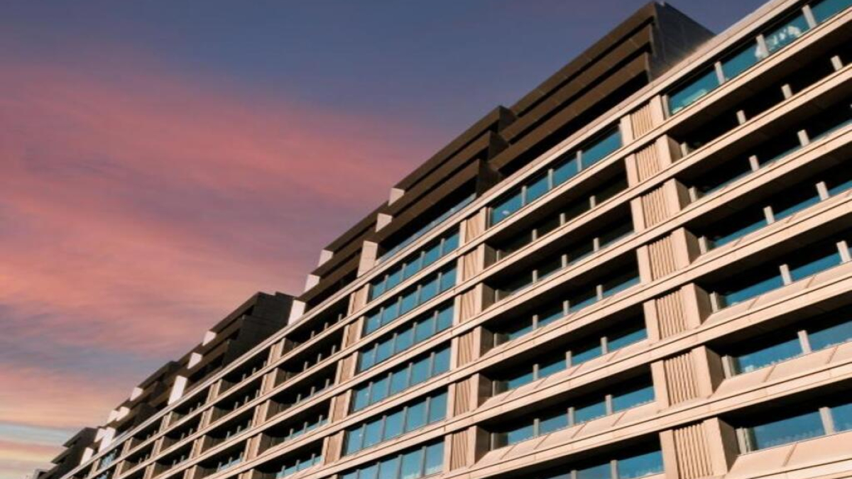 Hotel At Six