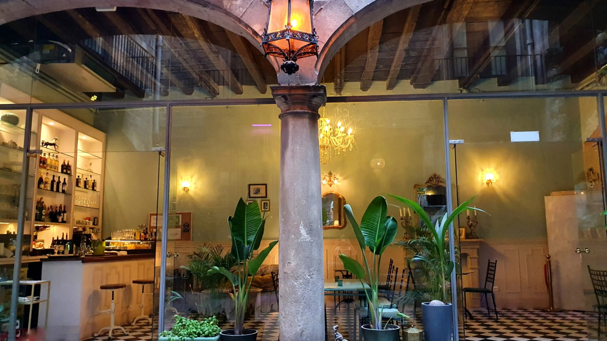 Patio Interior - Cafeteria