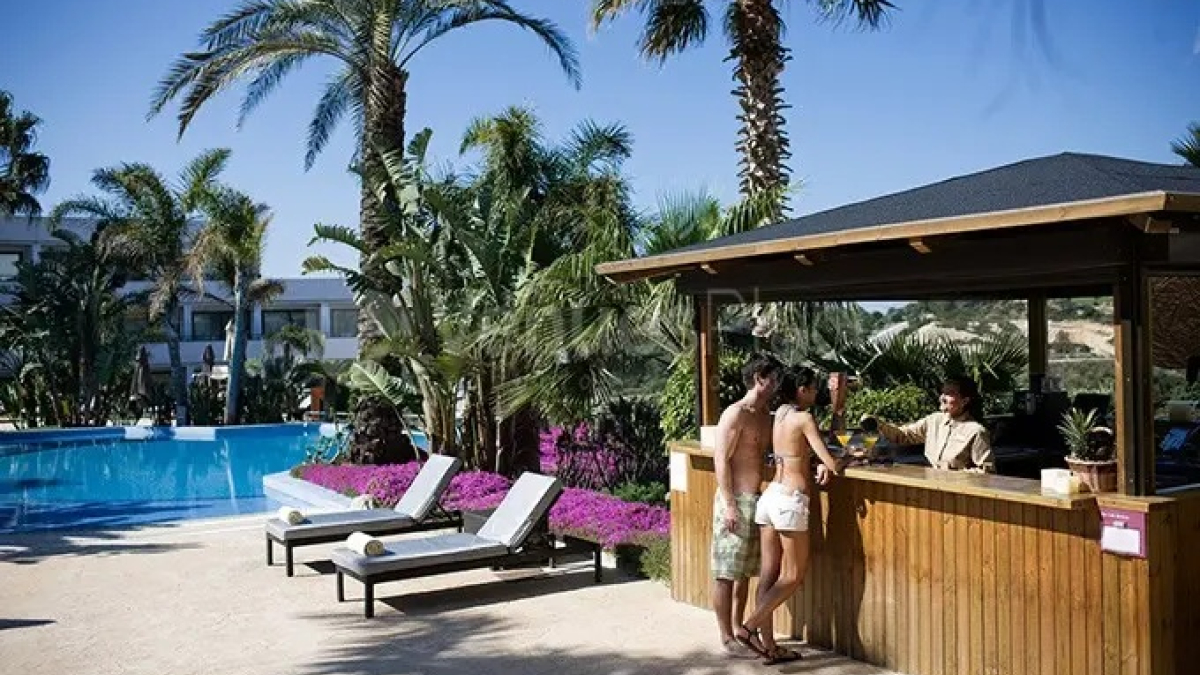 Oasis Pool Bar