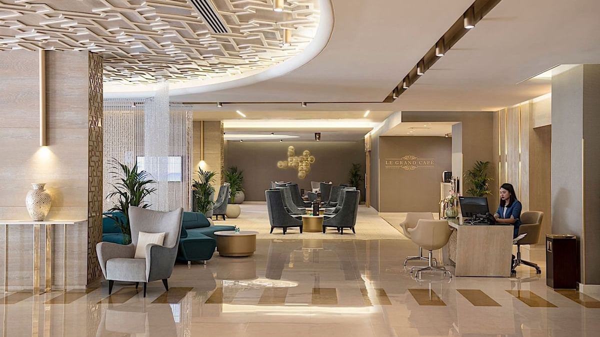 Two Seasons Hotel & Apartments