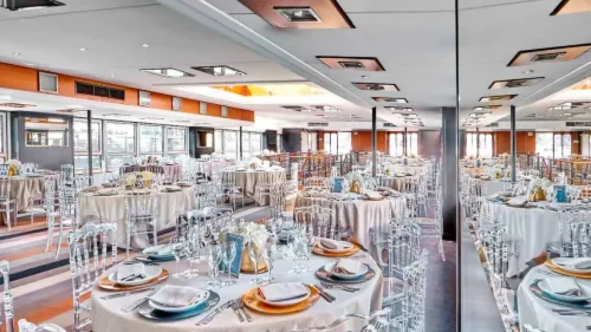 Majestic cruise for large corporate events